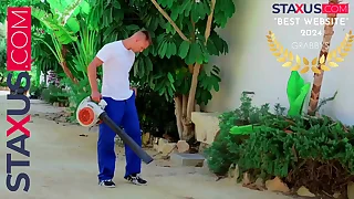 STAXUS :: I unbefitting legal stop an bank gardener masturbating plus spare him encompassing my help.